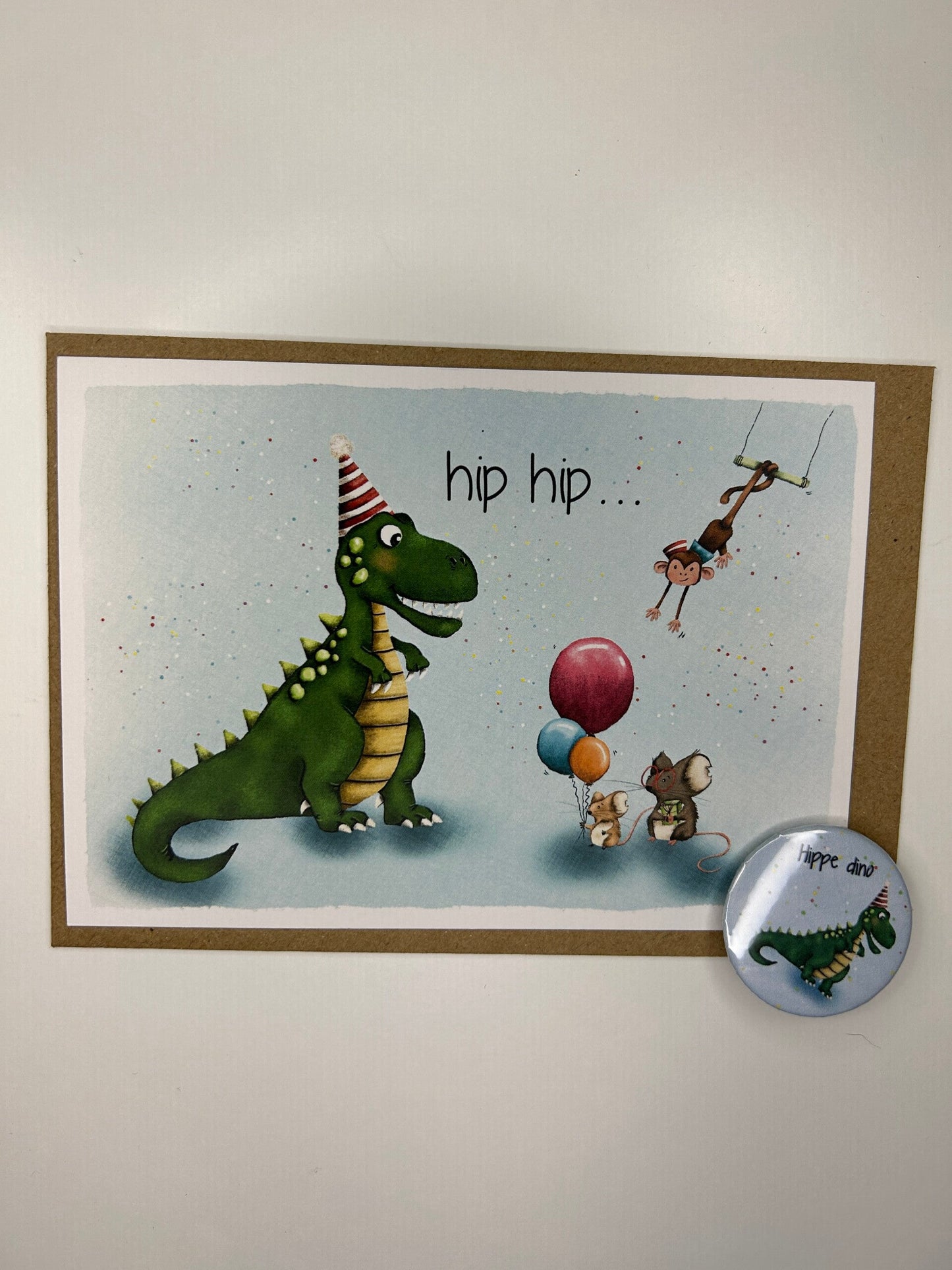 Postkaart met pin - Hip hip dino